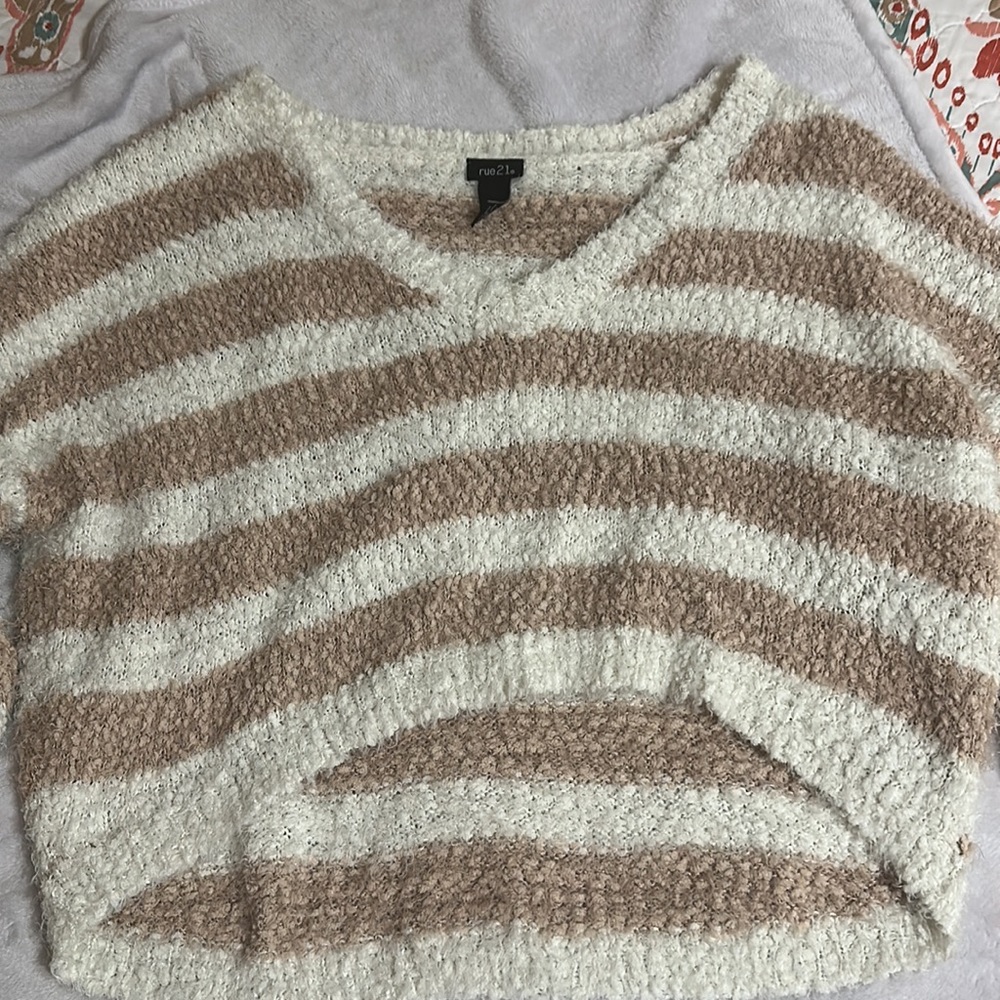 sweater - Picture 7 of 7